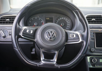 Подержанный автомобиль Volkswagen Polo Sedan 2018 года (14 фото)
