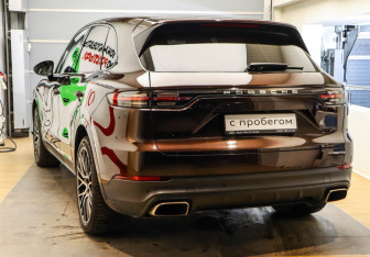 Подержанный автомобиль Porsche Cayenne 2021 года (6 фото)