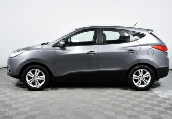 Подержанный автомобиль Hyundai ix35 2012 года (3 фото)