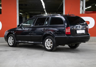 Подержанный автомобиль Skoda Octavia Wagon 2009 года (7 фото)