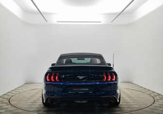 Подержанный автомобиль Ford Mustang Convertible 2020 года (4 фото)