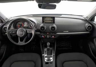 Подержанный автомобиль Audi A3 Sedan 2019 года (14 фото)