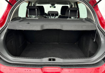 Подержанный автомобиль Peugeot 308 Hatchback 2010 года (15 фото)