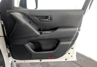 Подержанный автомобиль Toyota Land Cruiser Suv 2023 года (26 фото)