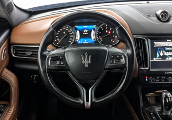 Подержанный автомобиль Maserati Levante 2017 года (22 фото)