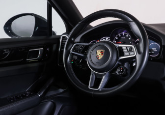 Подержанный автомобиль Porsche Cayenne 2020 года (12 фото)