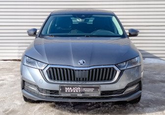 Подержанный автомобиль Skoda Octavia Liftback 2021 года (2 фото)