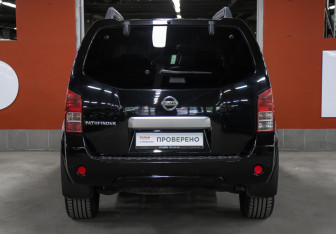 Подержанный автомобиль Nissan Pathfinder 2012 года (6 фото)