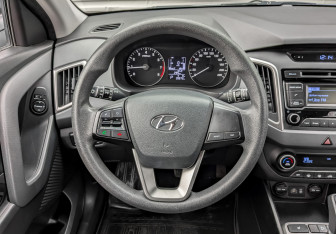 Подержанный автомобиль Hyundai Creta 2017 года (22 фото)