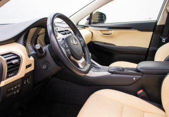 Подержанный автомобиль Lexus NX 2014 года (10 фото)