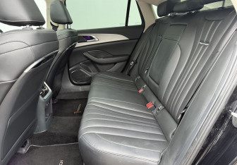 Подержанный автомобиль Hongqi H5 2022 года (11 фото)