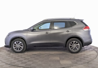 Подержанный автомобиль Nissan X-Trail 2015 года (8 фото)