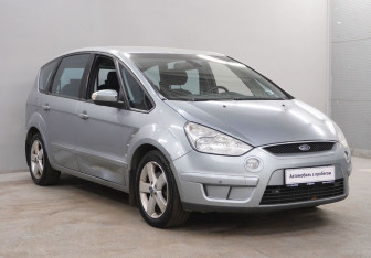 Подержанный автомобиль Ford S-MAX 2008 года (3 фото)