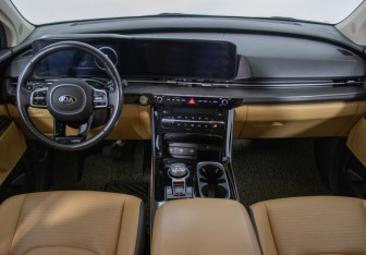 Подержанный автомобиль Kia Carnival 2021 года (12 фото)