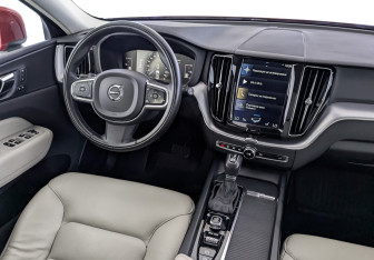 Подержанный автомобиль Volvo XC60 2019 года (30 фото)