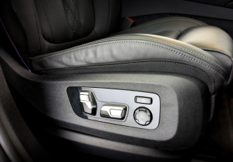 Подержанный автомобиль BMW X6 2023 года (25 фото)
