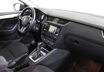 Подержанный автомобиль Skoda Octavia Liftback 2016 года (5 фото)