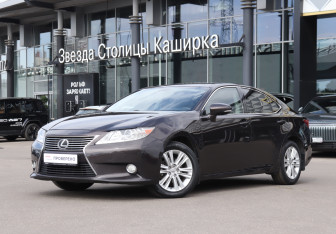 Подержанный автомобиль Lexus ES 2015 года (25 фото)