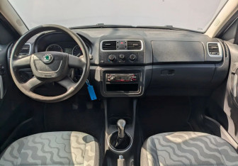 Подержанный автомобиль Skoda Roomster 2009 года (9 фото)