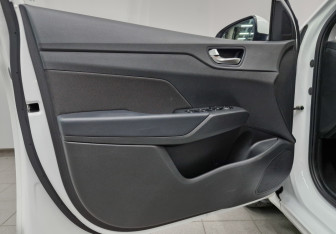 Подержанный автомобиль Hyundai Solaris Sedan 2021 года (19 фото)