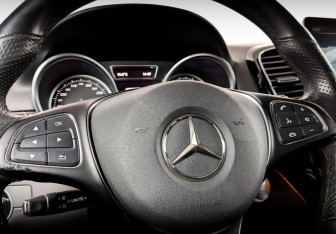Подержанный автомобиль Mercedes-Benz GLE 2017 года (26 фото)