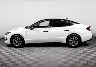 Подержанный автомобиль Hyundai Sonata 2020 года (8 фото)
