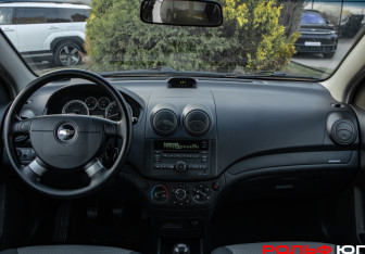 Подержанный автомобиль Chevrolet Aveo Hatchback 2011 года (10 фото)