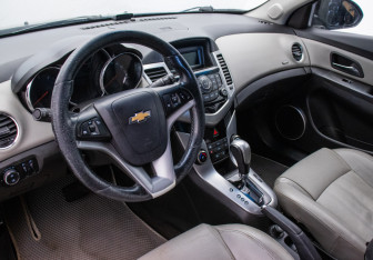 Подержанный автомобиль Chevrolet Cruze Hatchback 2012 года (9 фото)