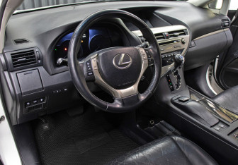 Подержанный автомобиль Lexus RX 2013 года (16 фото)