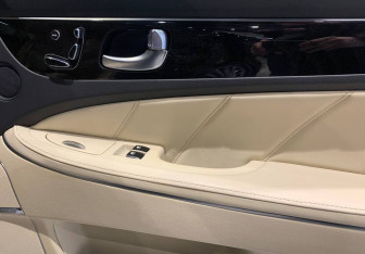 Подержанный автомобиль Hyundai Equus 2014 года (15 фото)