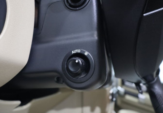 Подержанный автомобиль Land Rover Discovery 2014 года (16 фото)