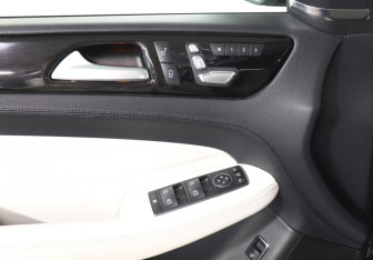 Подержанный автомобиль Mercedes-Benz GLE 2018 года (20 фото)