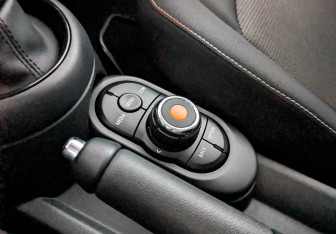 Подержанный автомобиль MINI Hatch 2020 года (26 фото)