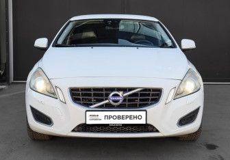Подержанный автомобиль Volvo V60 2011 года (2 фото)