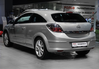 Подержанный автомобиль Opel Astra Hatchback 2008 года (6 фото)