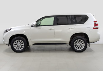 Подержанный автомобиль Toyota Land Cruiser Prado 2014 года (8 фото)
