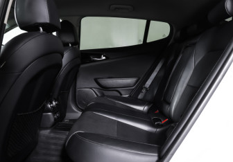 Подержанный автомобиль Kia Stinger 2018 года (12 фото)