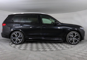 Подержанный автомобиль BMW X7 2019 года (6 фото)