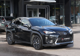 Подержанный автомобиль Lexus UX 2019 года (3 фото)