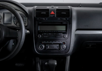 Подержанный автомобиль Volkswagen Jetta Sedan 2010 года (13 фото)