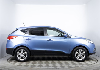 Подержанный автомобиль Hyundai ix35 2012 года (4 фото)