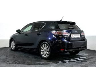 Подержанный автомобиль Lexus CT 2011 года (7 фото)
