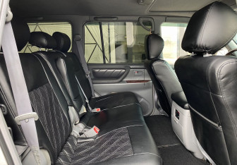 Подержанный автомобиль Toyota Land Cruiser Suv 2000 года (25 фото)