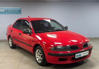 Подержанный автомобиль Mitsubishi Carisma Sedan 1999 года (3 фото)