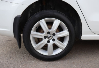 Подержанный автомобиль Volkswagen Polo Sedan 2012 года (9 фото)