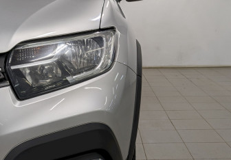 Подержанный автомобиль Renault Logan Sedan 2019 года (15 фото)