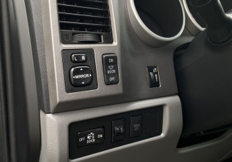Подержанный автомобиль Toyota Tundra 2010 года (19 фото)