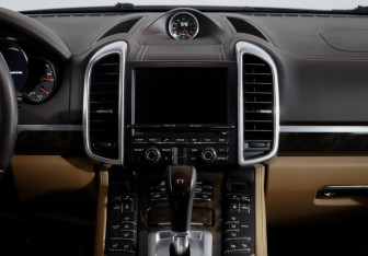 Подержанный автомобиль Porsche Cayenne 2015 года (13 фото)