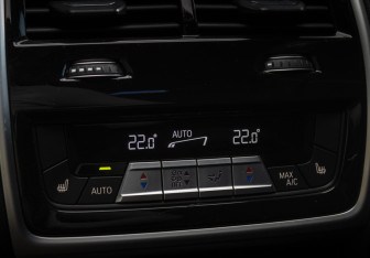 Подержанный автомобиль BMW X6 2021 года (22 фото)