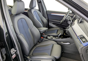 Подержанный автомобиль BMW X1 2022 года (23 фото)